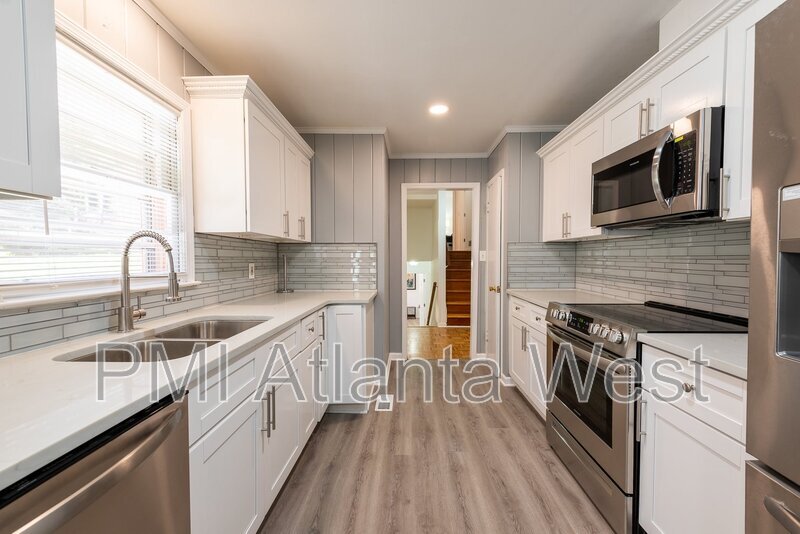 2839 Scenic Terrace in East Point, GA - Building Photo