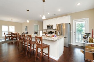 119 Mainsail Loop in Yorktown, VA - Foto de edificio - Building Photo