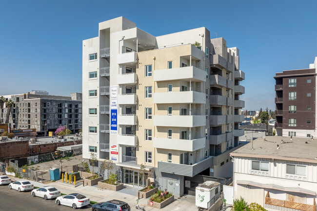 983 Dewey Ave in Los Angeles, CA - Foto de edificio - Building Photo