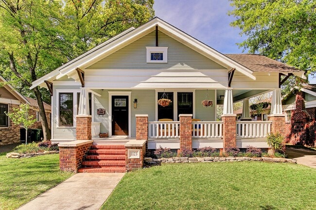 property at 1123 E 7th St