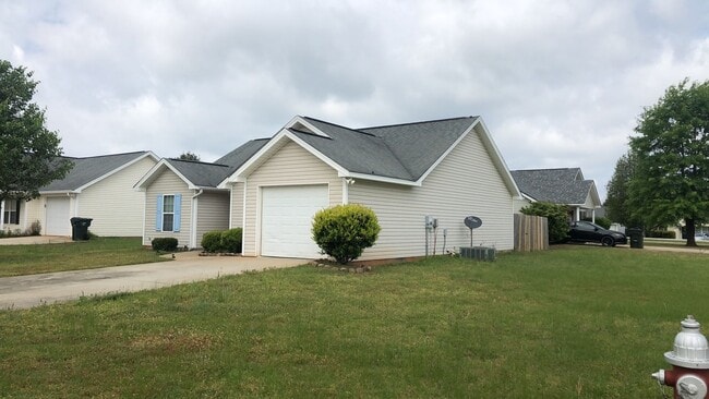 100 Coronation Dr in Bonaire, GA - Building Photo - Building Photo
