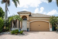 664 106th Ave N in Naples, FL - Foto de edificio - Building Photo