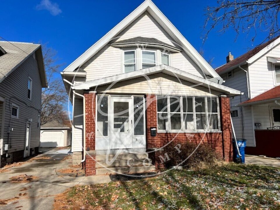 1844 Fairfax Rd in Toledo, OH - Building Photo