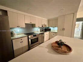 14293 Kendale Lakes Cir in Miami, FL - Building Photo