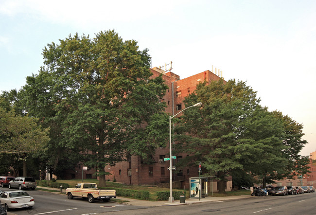 The Noll & Grove in Jamaica, NY - Foto de edificio - Building Photo