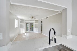 10585 Royal Palm Blvd in Coral Springs, FL - Building Photo - Building Photo