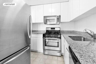 232-236 E 47th St in New York, NY - Building Photo - Building Photo