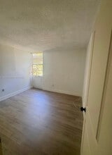6011 SW 69th St in South Miami, FL - Building Photo - Building Photo