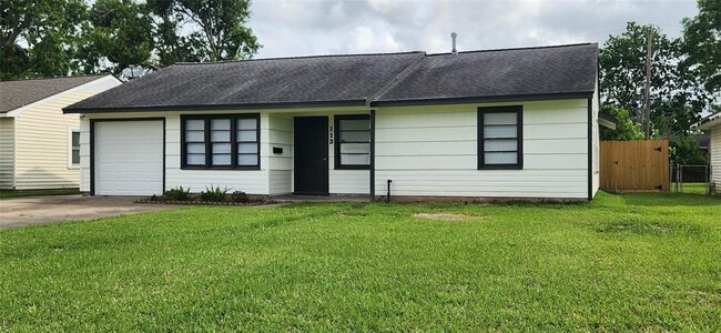113 Laurel St in Lake Jackson, TX - Building Photo - Building Photo