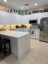 4291 Avian Ave in Ft. Myers, FL - Foto de edificio - Building Photo