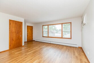 5752 W Park Ave, Unit 1-N in Cicero, IL - Building Photo - Building Photo