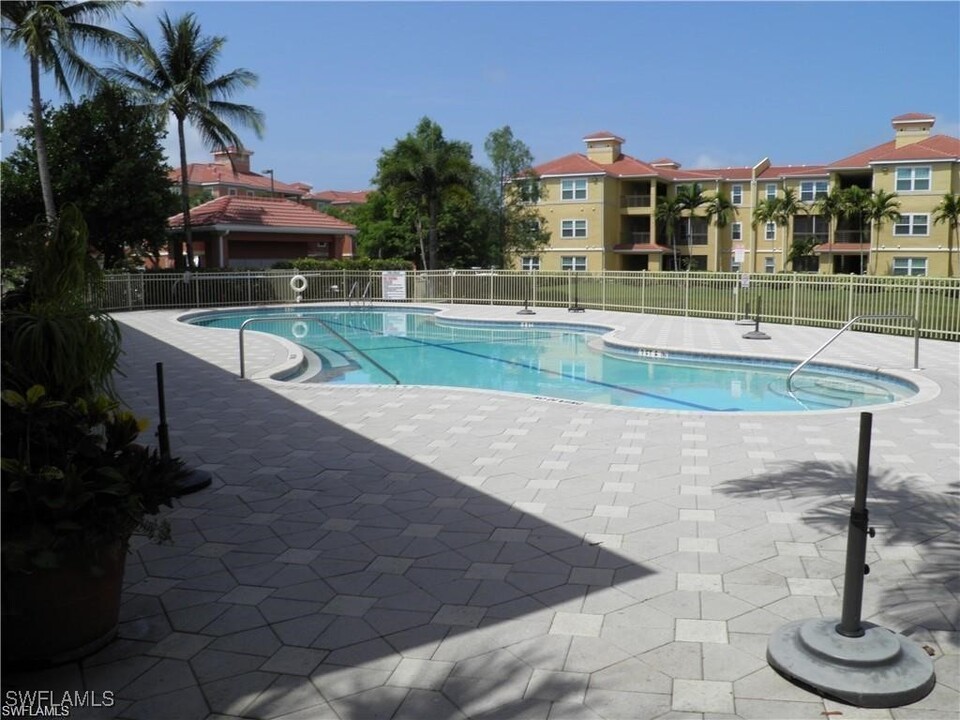 23660 Walden Center Dr in Estero, FL - Building Photo