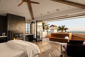 966 Palisades Beach Rd in Santa Monica, CA - Building Photo - Building Photo