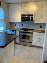 912 Shepherd St NW, Unit 204 in Washington, DC - Foto de edificio - Building Photo