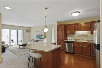 Parkwood Pointe Apartments in Burnsville, MN - Building Photo - Building Photo