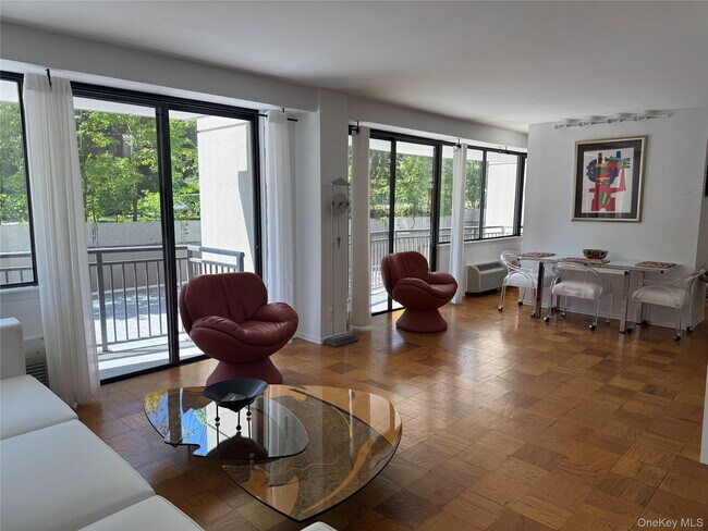15 Stewart Pl in White Plains, NY - Building Photo - Building Photo