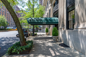 580 Park Ave in New York, NY - Foto de edificio - Building Photo