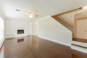 19811 Burle Oak Dr in Humble, TX - Building Photo - Building Photo