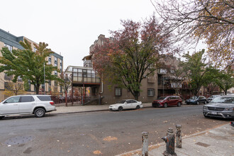 210 Lynch St in Brooklyn, NY - Building Photo - Building Photo