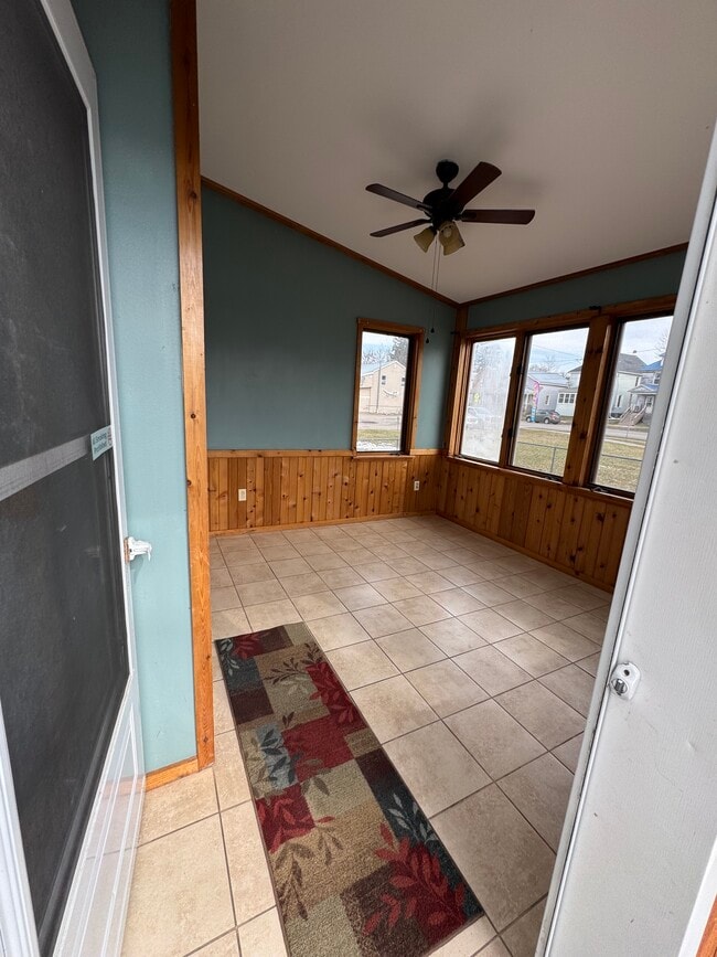 220 Lafayette St, Unit #1 in Ogdensburg, NY - Building Photo - Building Photo