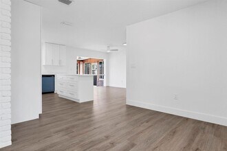 7841 NW 46th St in Lauderhill, FL - Building Photo - Building Photo