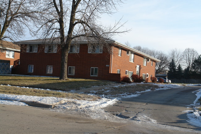 109 NW College Ave in Ankeny, IA - Foto de edificio - Building Photo