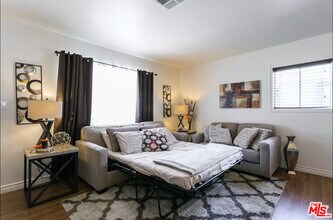 5428 Colfax Ave in Los Angeles, CA - Building Photo - Building Photo