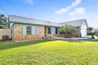 4036 Shorewood Dr in Pensacola, FL - Building Photo - Building Photo