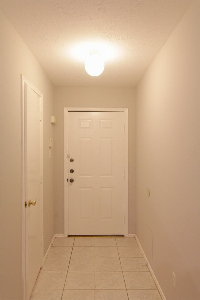 8230 Golf Green Cir in Houston, TX - Building Photo - Building Photo