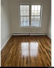 11-27 McBride St in Queens, NY - Foto de edificio - Building Photo