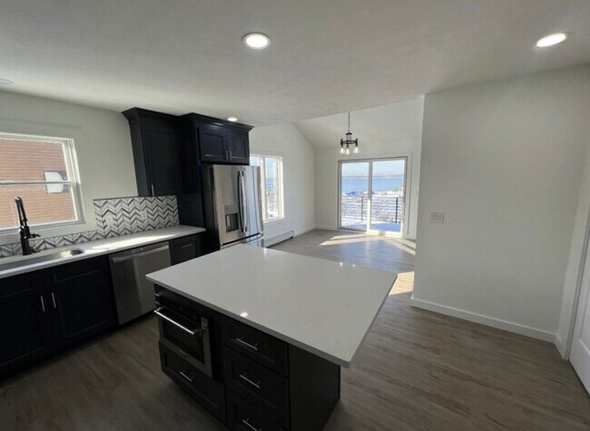 909 W Front St in Erie, PA - Foto de edificio - Building Photo