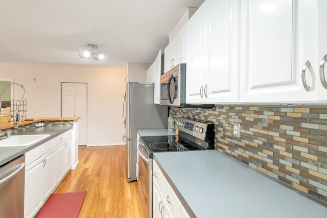 3221 SW Avalon Way in Seattle, WA - Building Photo - Building Photo