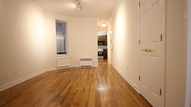 212 W 104th St in New York, NY - Building Photo - Building Photo