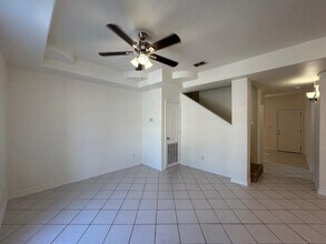 1000 Ranchway Dr, Unit 21 in Laredo, TX - Building Photo - Building Photo