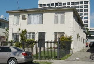 4633 La Mirada Ave in Los Angeles, CA - Foto de edificio - Building Photo