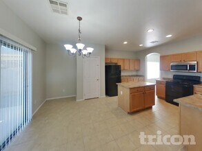 10668 E Lupine Ln in Florence, AZ - Foto de edificio - Building Photo