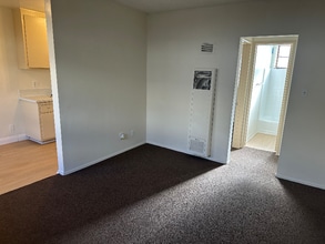 11914 Downey Ave in Downey, CA - Building Photo - Building Photo