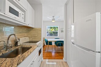 3015 Seville St, Unit 7 in Fort Lauderdale, FL - Foto de edificio - Building Photo