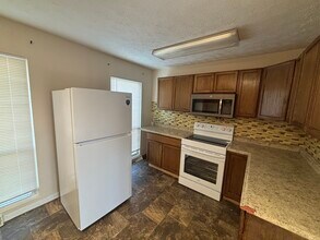 2643 Lake City Hwy in Clinton, TN - Building Photo - Building Photo