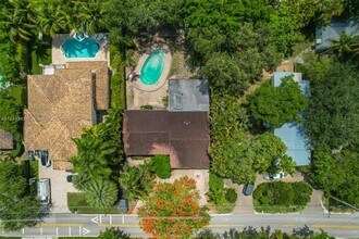 7620 SW 59th Ave in South Miami, FL - Building Photo - Building Photo
