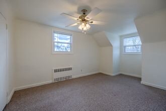 152 Charles St, Unit Floor 2 in Lynbrook, NY - Building Photo - Building Photo