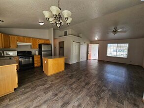 8616 Tottenham Ct in Pasco, WA - Building Photo - Building Photo
