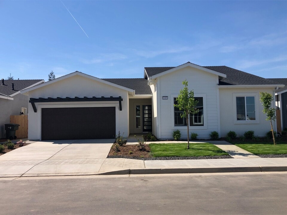 6305 E Fedora Ave in Fresno, CA - Building Photo