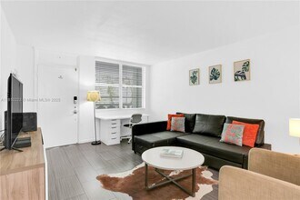 1732 Meridian Ave in Miami Beach, FL - Building Photo - Building Photo