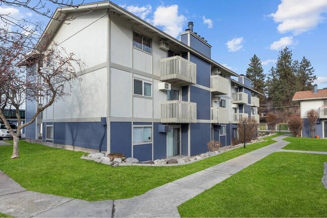 Peaks at Meadow Ridge in Spokane Valley, WA - Building Photo - Building Photo