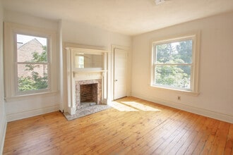 216 Center St, Unit 2 in Pittsburgh, PA - Foto de edificio - Building Photo