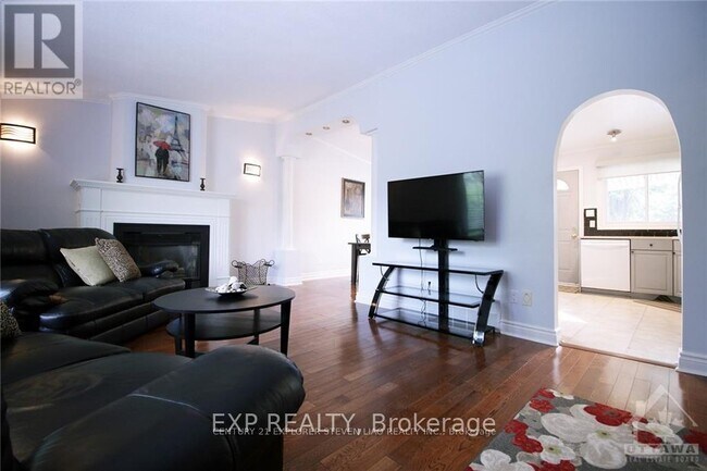 74 Seabrooke Dr in Ottawa, ON - Building Photo - Building Photo