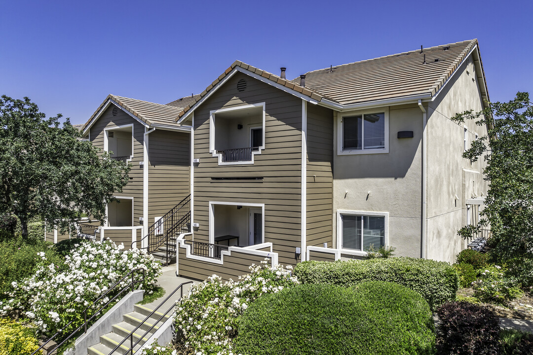 The Oaks at Hackberry in Sacramento, CA - Building Photo