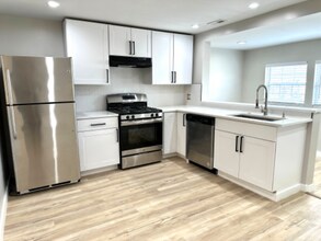 266 St Helena Ave in Dundalk, MD - Foto de edificio - Building Photo