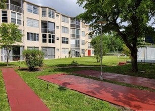 Aventura West Apartments in North Miami Beach, FL - Foto de edificio - Building Photo